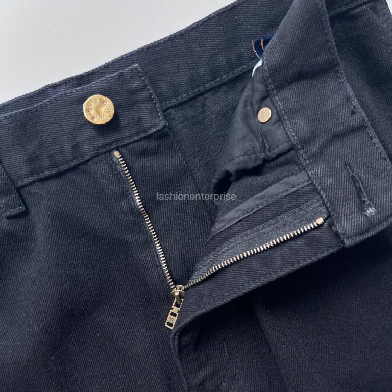 Louis Vuitton LV Monogram Detail Carpenter Denim Pants, Men's Fashion,  Bottoms, Jeans on Carousell
