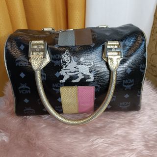 Mcm lion hotsell boston bag