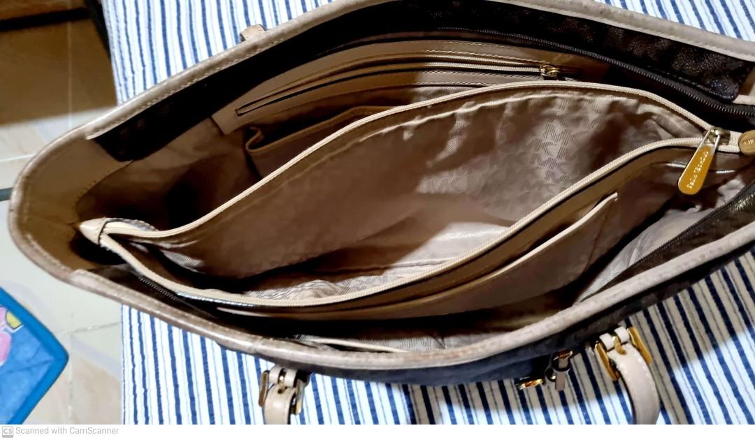 Michael Kors Voyager Large Saffiano Leather Top-Zip Tote Bag, Barang Mewah,  Tas & Dompet di Carousell