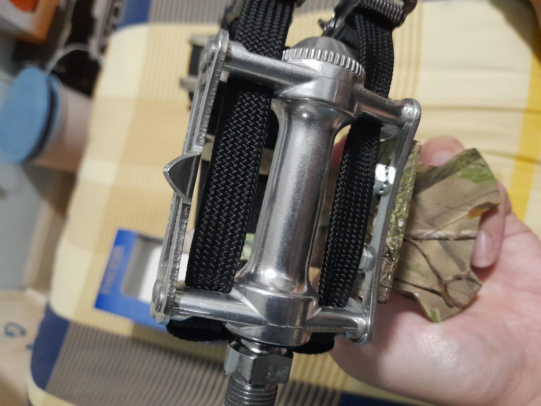 mks sylvan road pedals with toe clips and straps