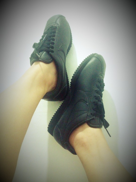 All black nike deals cortez womens