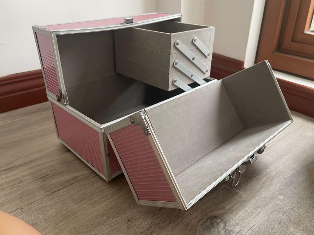 Pink & Grey Metal MakeUp/Supplies Traincase (Category: Storage Boxes & Baskets) located in Dasmarinas. Submitted by sisea (Listing ID 1173821950, Image 1). Description: Will update with measurements when I find my measuring tape 🥲 .