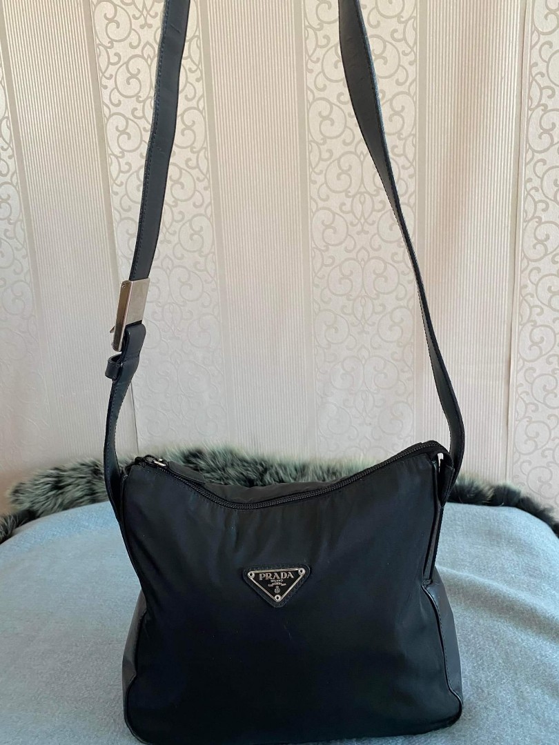 Prada Shoulder Bag, 女裝, 手袋及銀包, 單肩包 Carousell