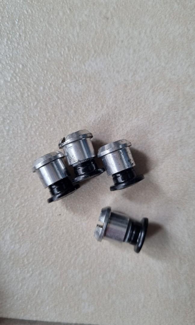 Shimano XT - Chain ring BCD (bolt circle diameter) (Category: Bicycles) located in Makati City. Submitted by citydweller2020 (Listing ID 1173755222, Image 3). Description: Chain ring BCD (bolt circle diameter) - galomg sa Shimano XT from my MTB Di ko na sure anong sukat RFS: Bawas kalat Item in Makati, for Lalamove or shipping.