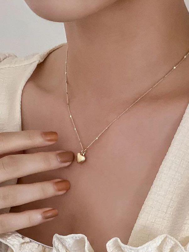Gold chain with heart pendant images hotsell