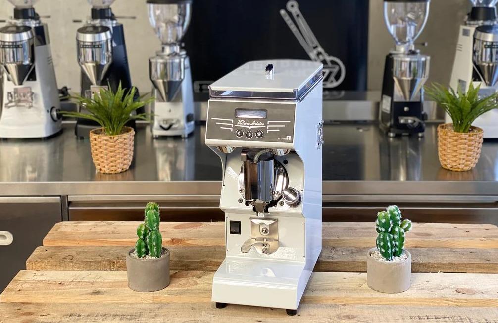 Victoria Arduino Mythos One 1 Coffee Grinder, TV & Home Appliances ...