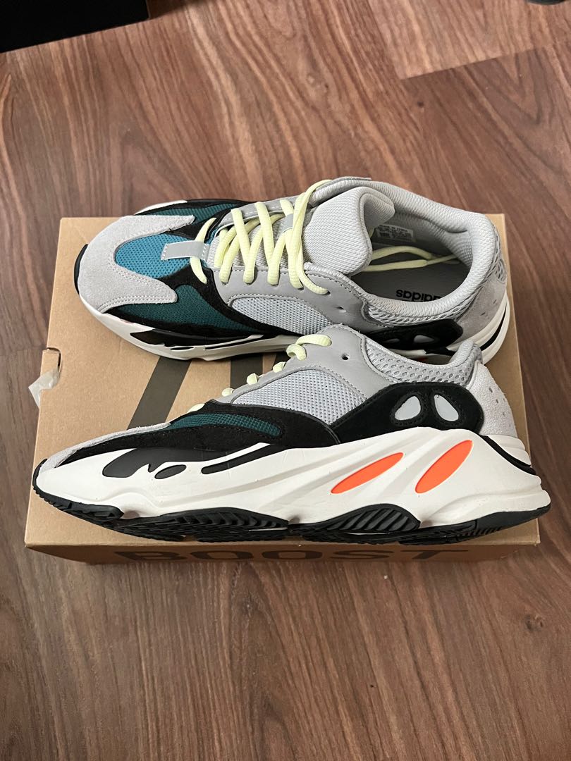 adi yeezy 700