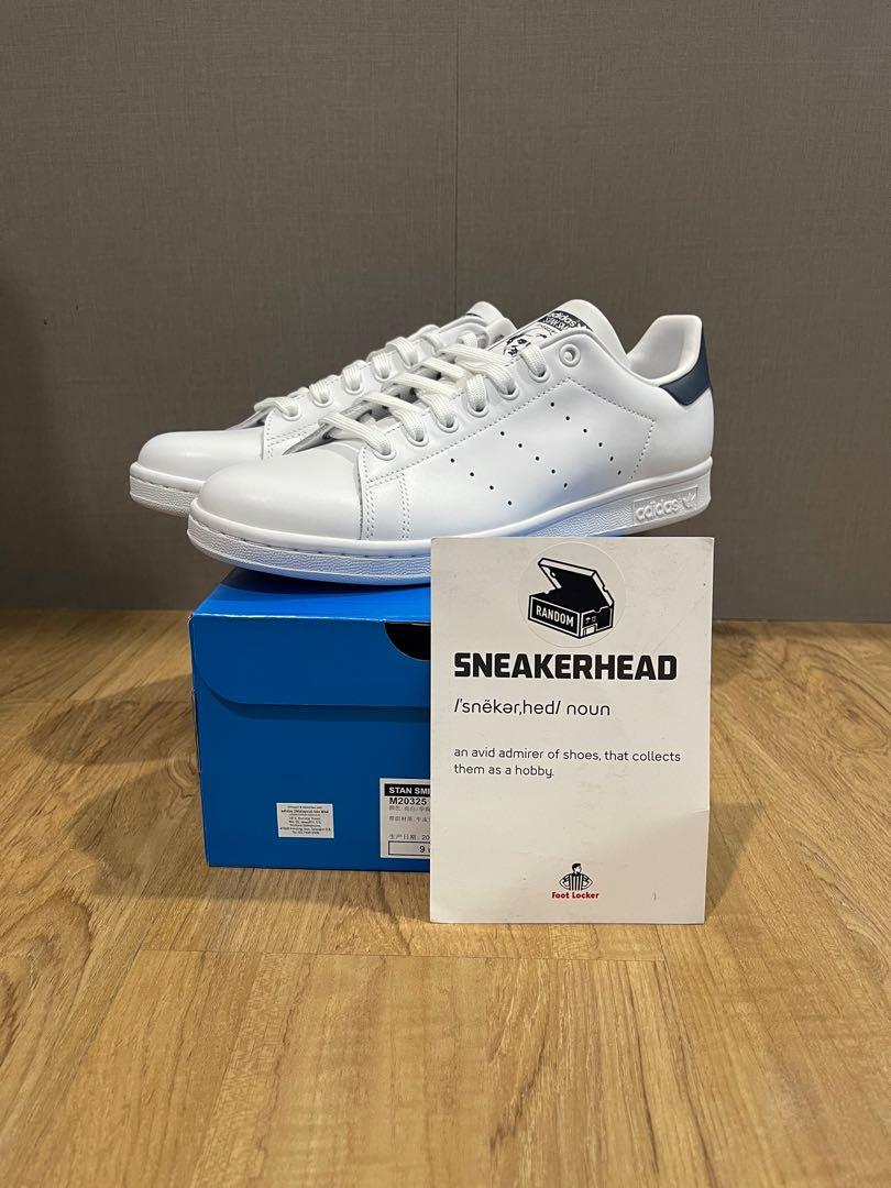 Stan smith shop navy on feet