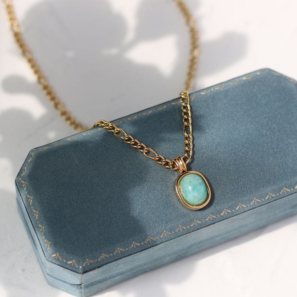 Gold necklace top with aquamarine stone