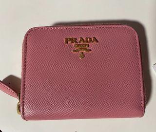 Authentic prada card holder, 9/10 con