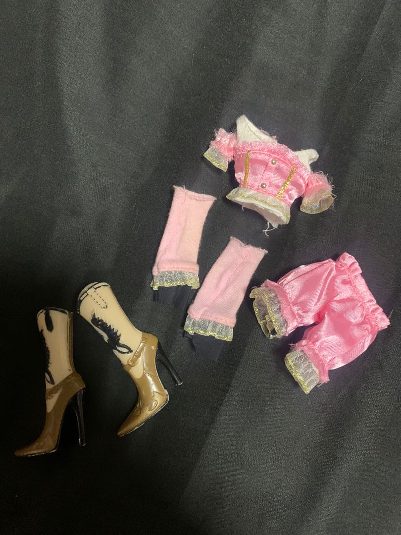 Bratz clothes and shoes, Hobbies & Toys, Toys & Games on Carousell