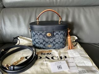 （分類：）位於 。 由 KrisKri 提交（商品編號 1174010491，圖片 1）。簡介： 。