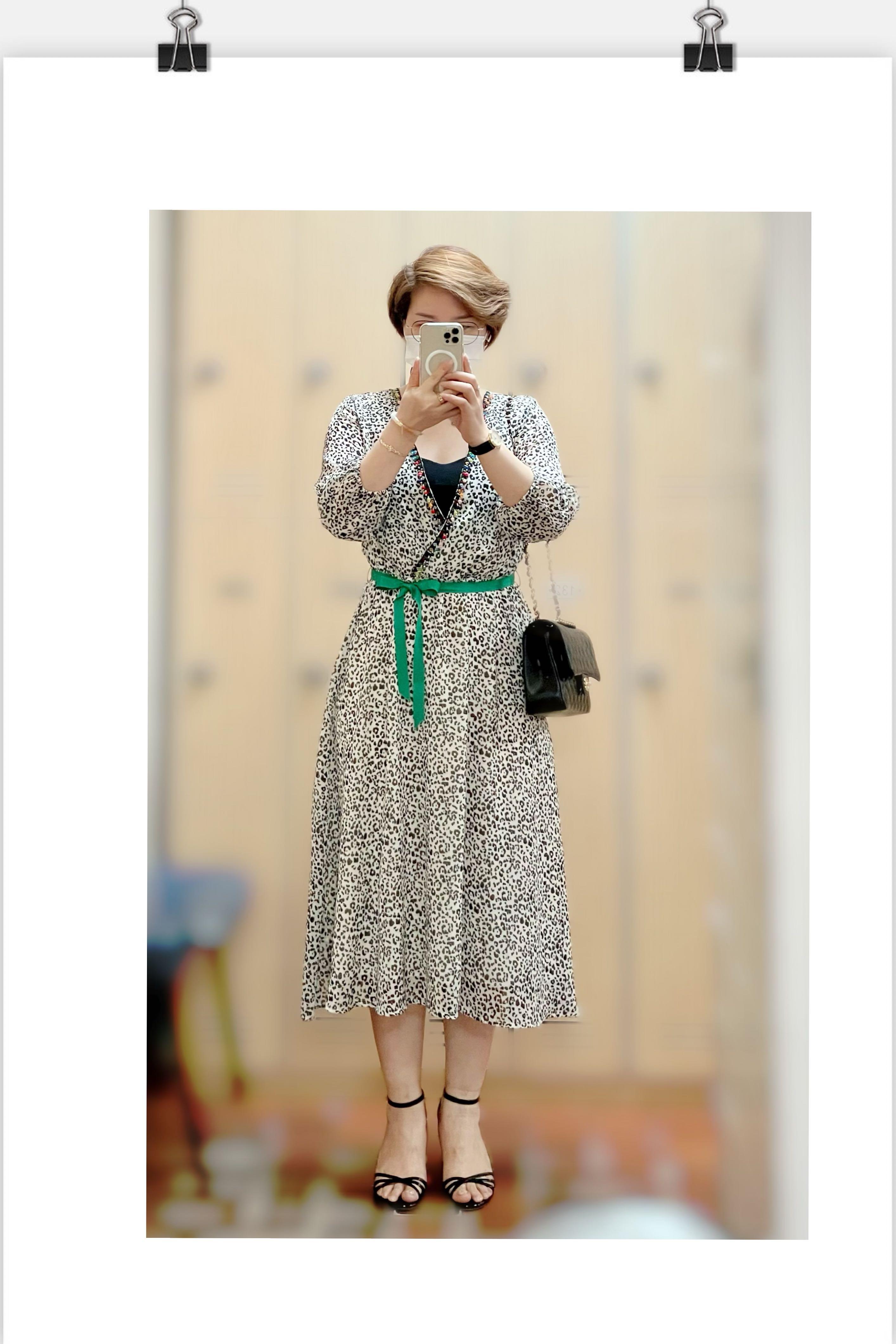 法式長裙dress 長110cm 橡筋腰 大v自由膊 平時穿38 40碼都合穿 去年sogo 感謝祭 買 2210 原價4k幾 面料超清爽透氣 著淺色底衫褲絕對不會顯透 太多長裙清衣櫃 女裝 連身裙