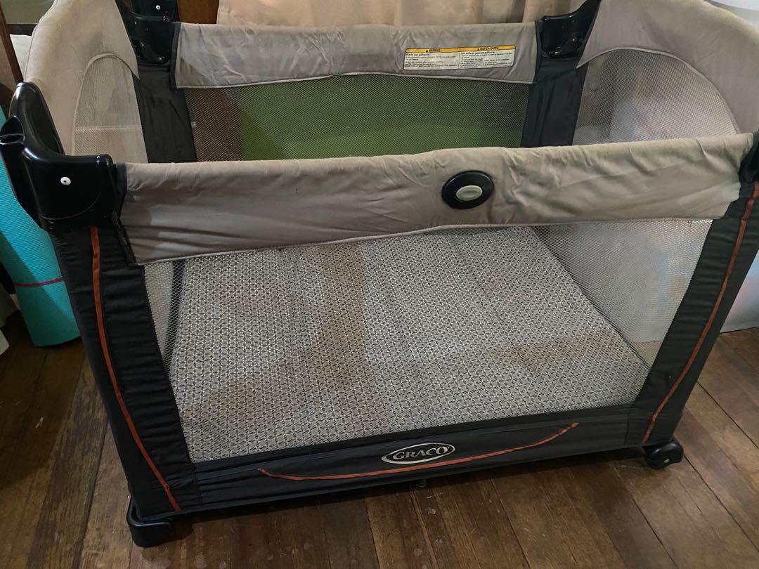 Graco Play and Go Crib (Category: Cots & Cribs) located in Caloocan City. Submitted by Tiagovendere (Listing ID 1174015628, Image 1). Description: The Crib is a Graco Original Pack N Play, used but well taken care off. With complete accessories and no damage. Minor stains and discoloration but generally on a very good condition .