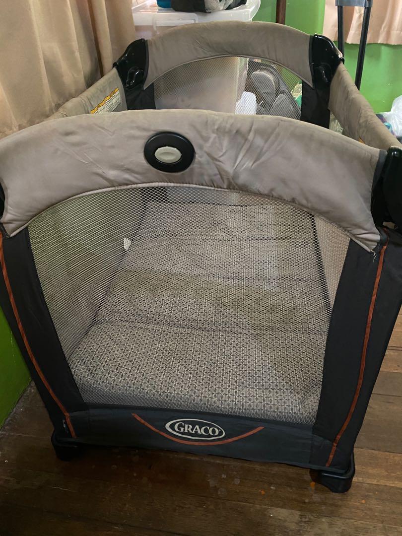 Graco Play and Go Crib (Category: Cots & Cribs) located in Caloocan City. Submitted by Tiagovendere (Listing ID 1174015628, Image 2). Description: The Crib is a Graco Original Pack N Play, used but well taken care off. With complete accessories and no damage. Minor stains and discoloration but generally on a very good condition .