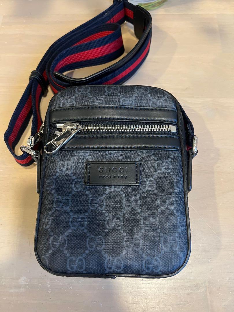 Gg supreme hotsell messenger bag gucci
