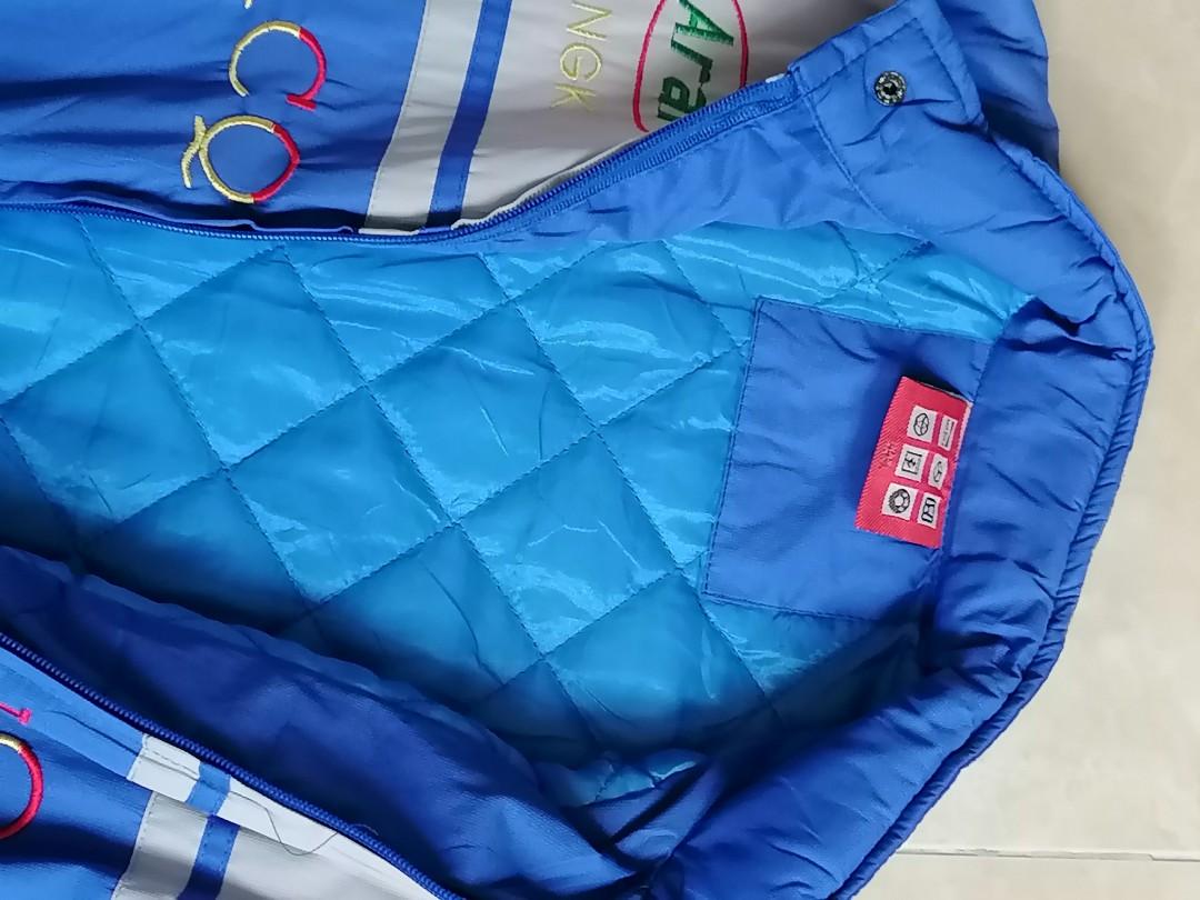 Jacket (Category: Coats, Jackets and Outerwear) located in Pasay City. Submitted by pinkyandy (Listing ID 1174046893, Image 3). Description: decluttering... almost new... pang winter...di nagamit.