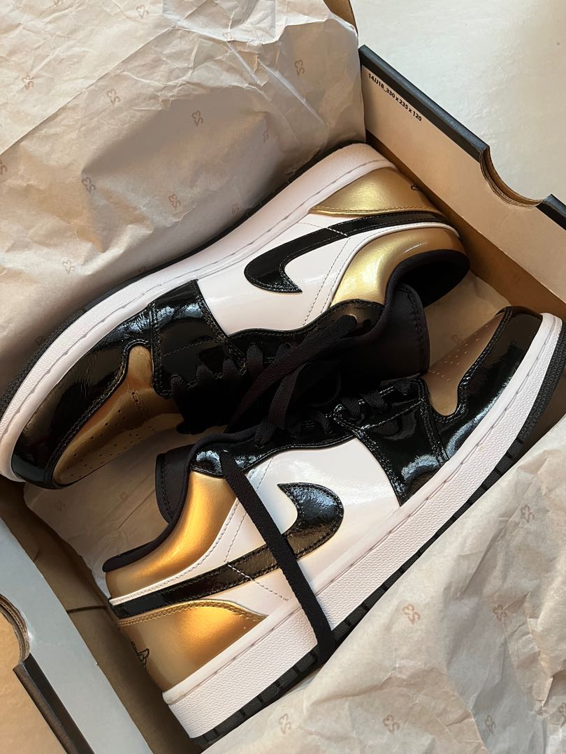 Air jordan 1 low gold toe on online feet