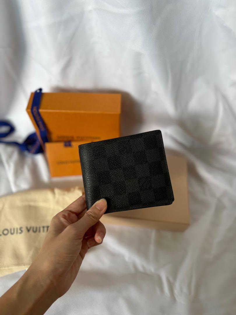 Authentic LV Louis Vuitton Damier Graphite Amerigo Mens Wallet, Men's  Fashion, Watches & Accessories, Wallets & Card Holders on Carousell