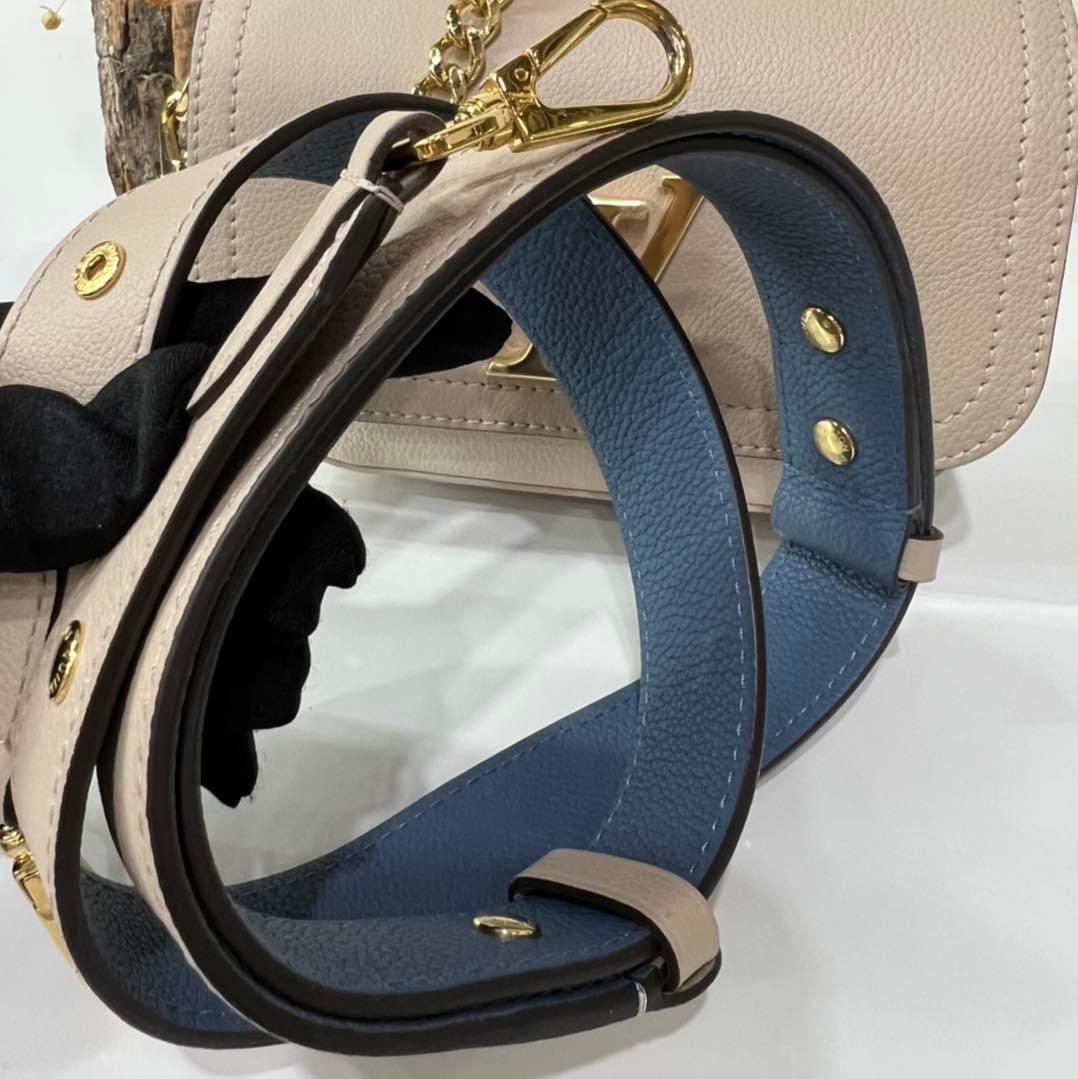 Louis Vuitton Lockme PM Grained Calfskin Lockme Olive Green Chain Bag  Fullset Very good condition DIMENSIONS : 8.5”x6.5”x3.25”. IDR 22jt