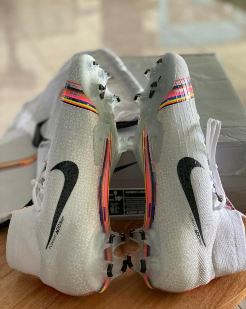 Nike mercurial Superfly 6 hight Elite FG, Olah Raga, Perlengkapan Olahraga  Lainnya di Carousell