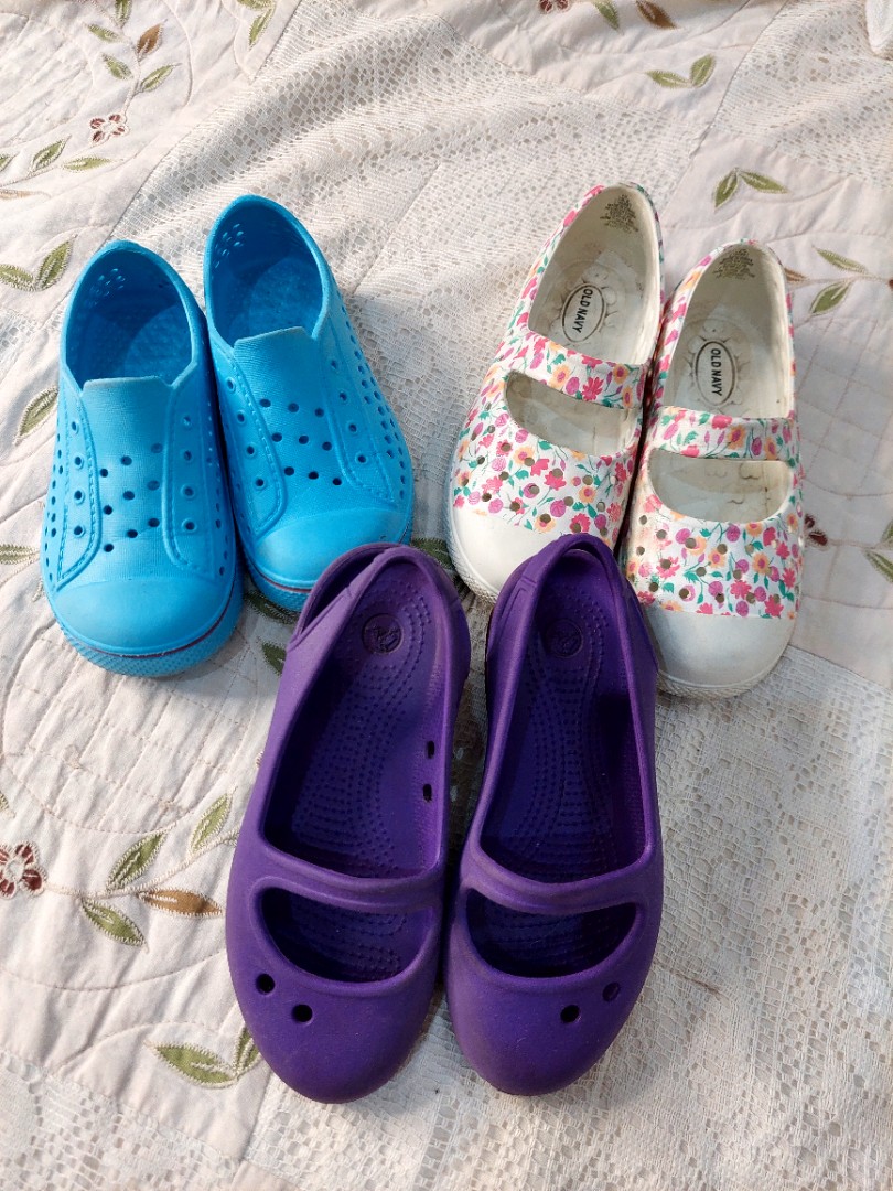 Old Navy crocs native