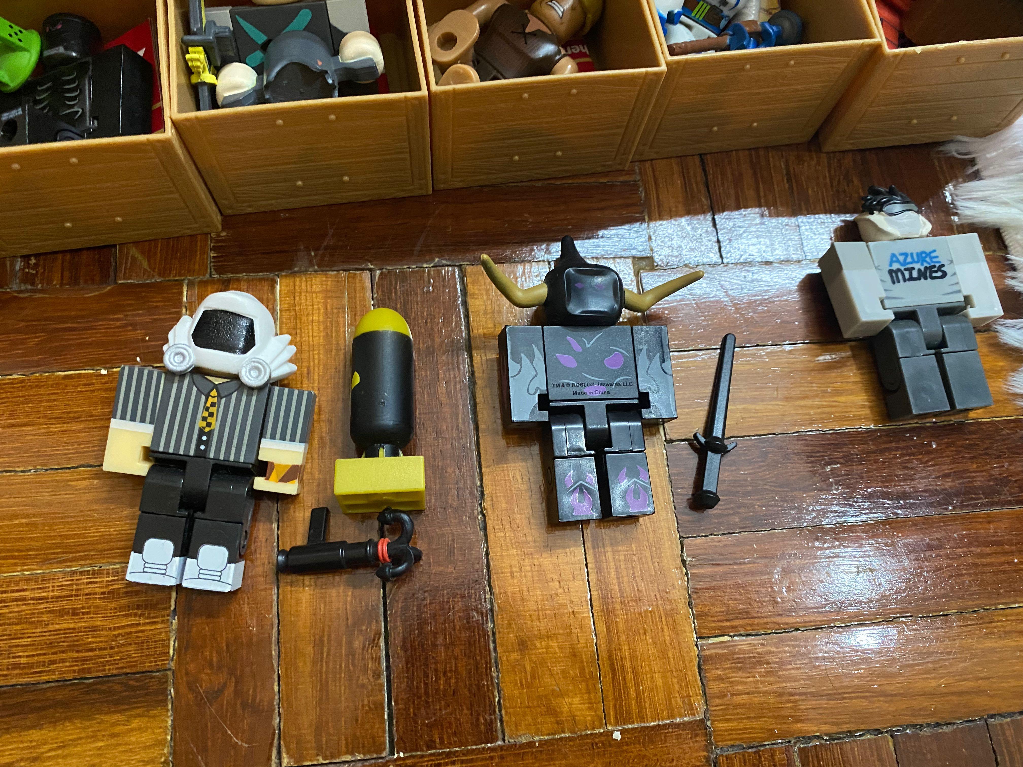 FREE GIFT Original Roblox character toys with accessories
