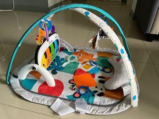 Playmat gym with piano