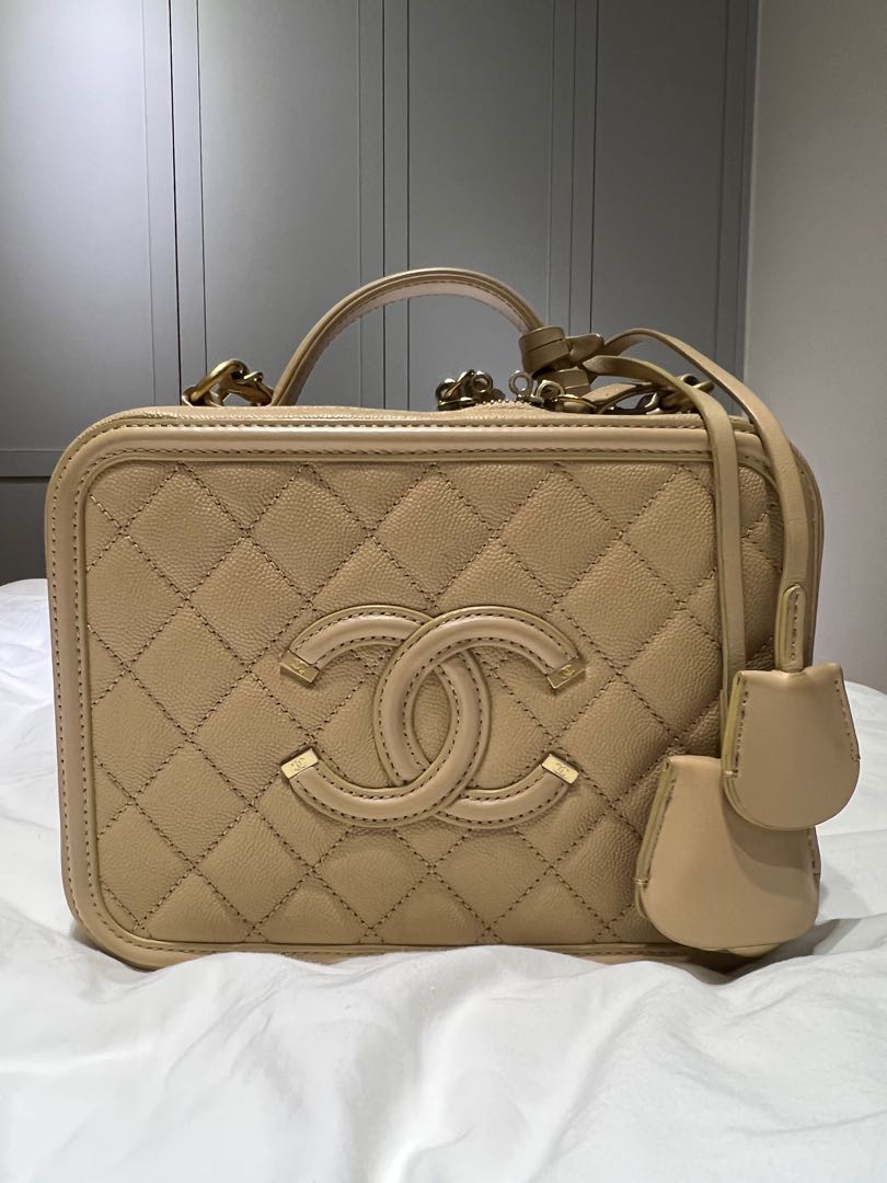 Chanel vanity case top nude