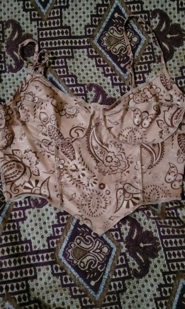 Shein Bandana Corset Top (Category: Sleeveless) located in Quezon City. Submitted by niamhbaud (Listing ID 1173992347, Image 1). Description: - never used - slightly negotiable, just dm - mop: gcash, mod: ggx direct - loc: quezon city.
