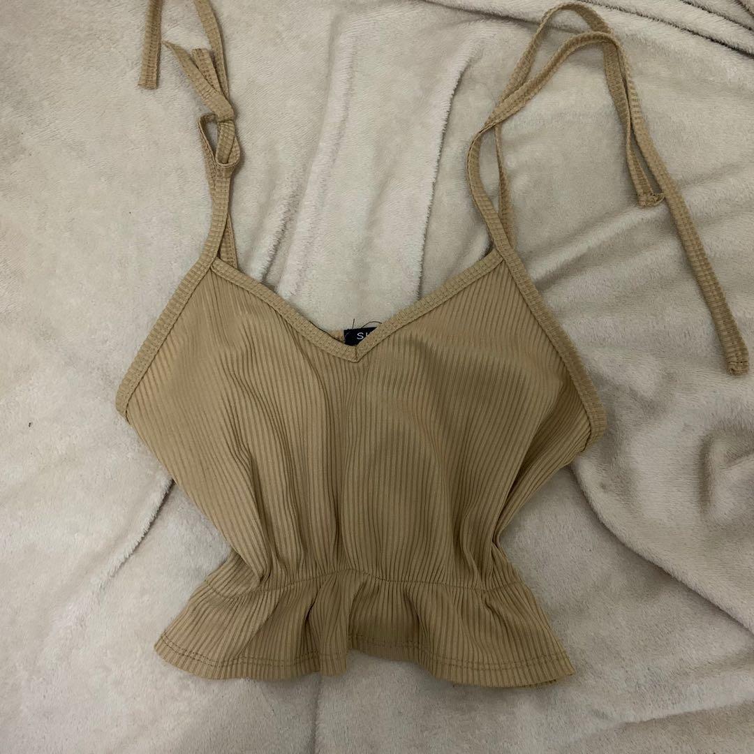 Shein Sleeveless nude crop top (Category: Others Tops) located in Dasmarinas. Submitted by bbthingyyyy (Listing ID 1174085909, Image 1). Description: Never worn!! S-M.