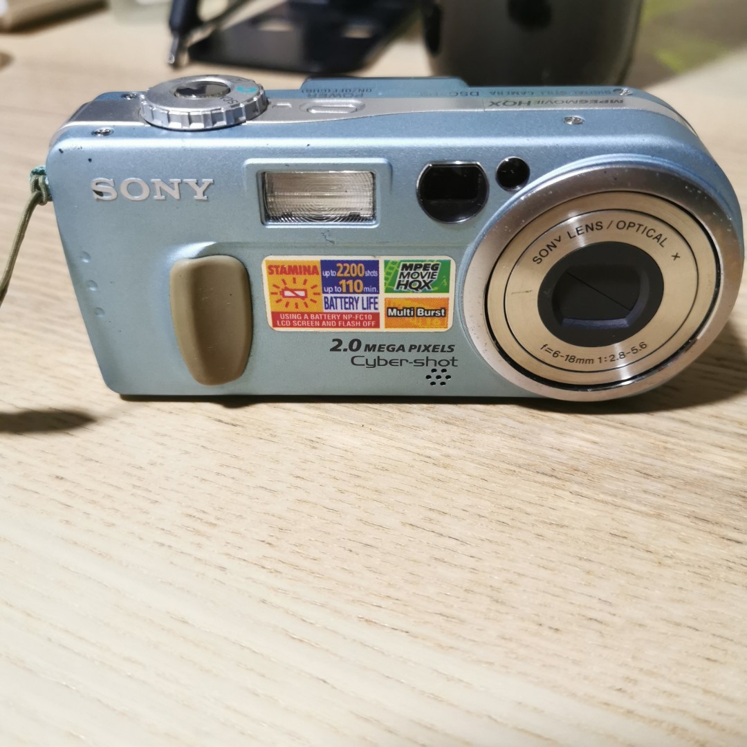 デジタルカメラ　SONY DSC―Ｐ２付属品アリほぼ未使用オールドデジカメカメラ