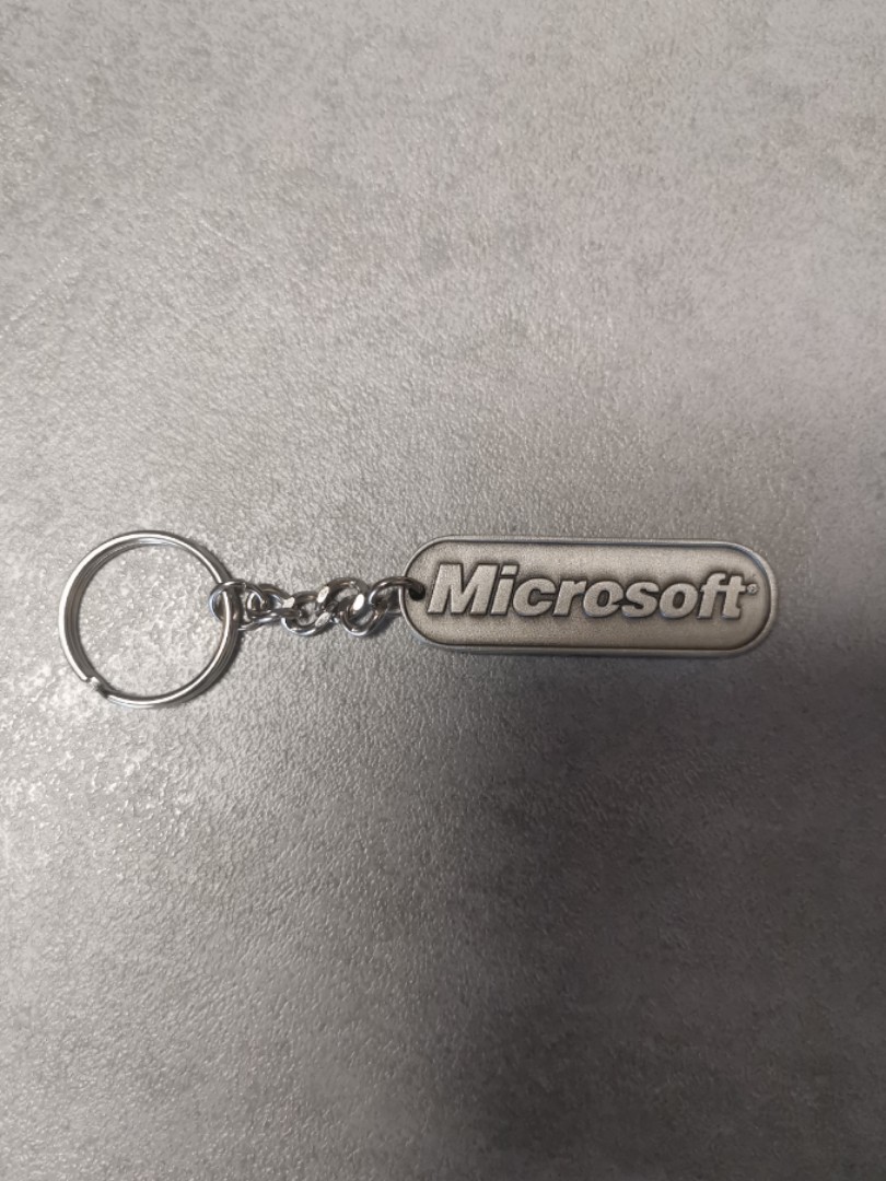 Vintage Microsoft keychain, 興趣及遊戲, 收藏品及紀念品, 明星周邊 on Carousell
