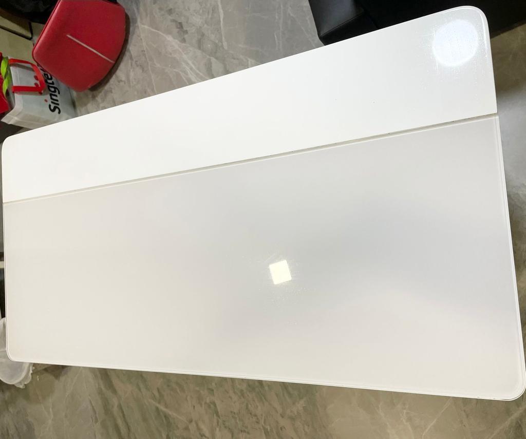 White study table (Category: Tables & Sets) located in Singapore. Submitted by sgcheapit (Listing ID 1173950003, Image 2). Description: White study table in good condition, almost no scratches Height is 70cm, length 120cm Delivery can be provided at a rate guaranteed lower than lalamove 👍🏻.