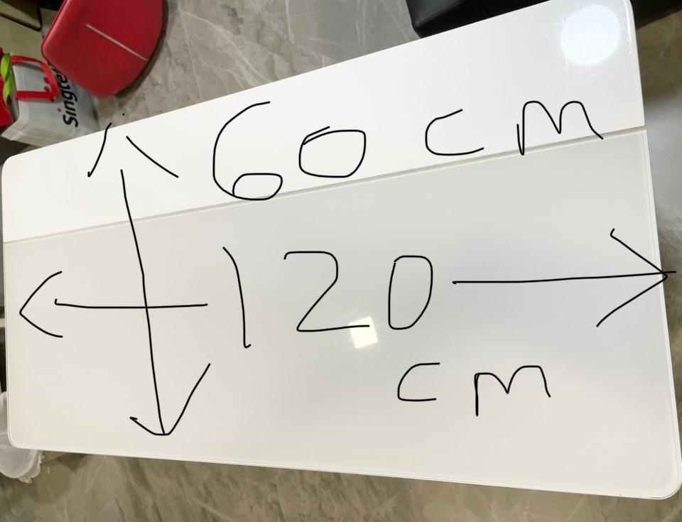 White study table (Category: Tables & Sets) located in Singapore. Submitted by sgcheapit (Listing ID 1173950003, Image 3). Description: White study table in good condition, almost no scratches Height is 70cm, length 120cm Delivery can be provided at a rate guaranteed lower than lalamove 👍🏻.