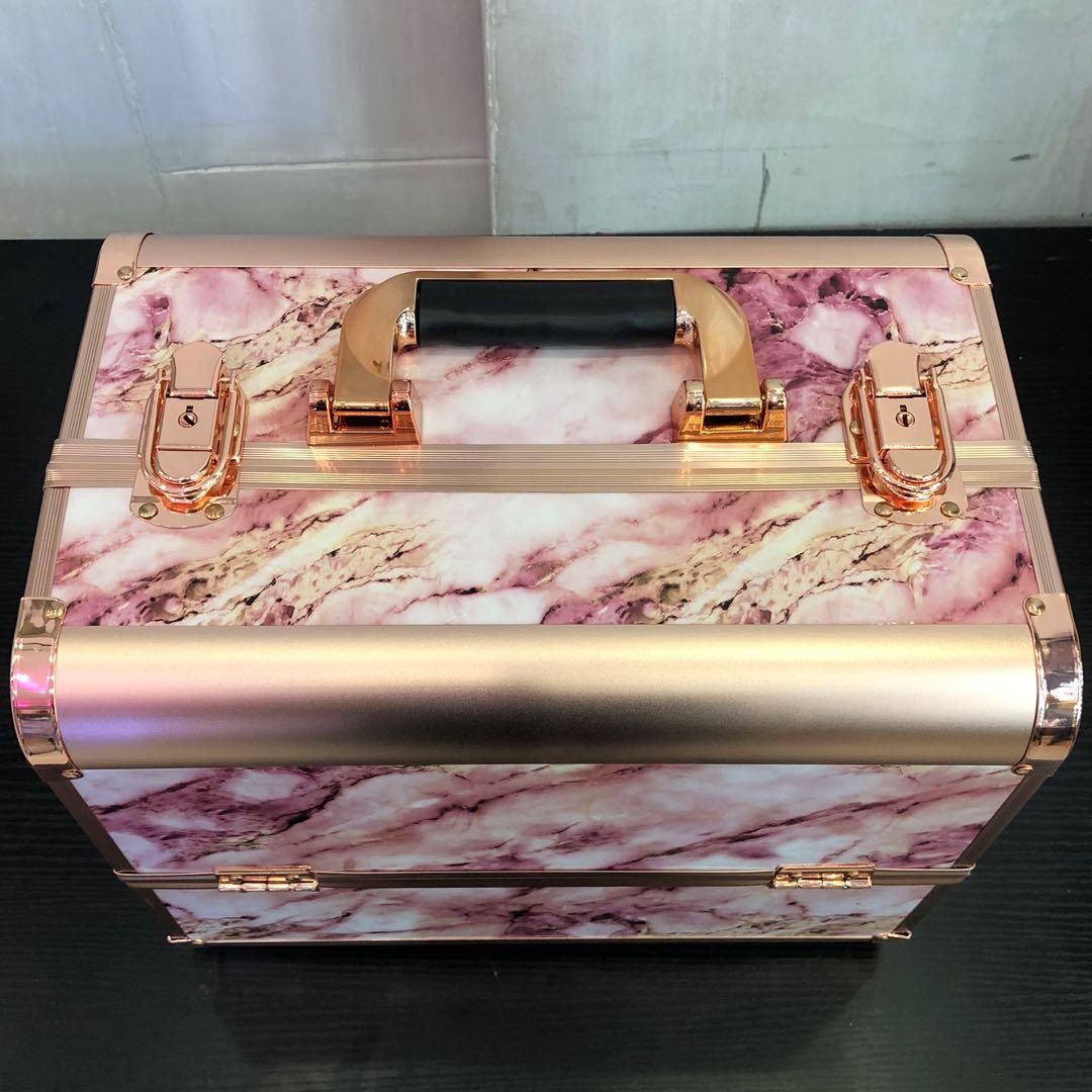 1408 Make up box Marble Pink (Category: Makeup) located in Mandaluyong City. Submitted by gladkingphilippines (Listing ID 1174200387, Image 2). Description: .