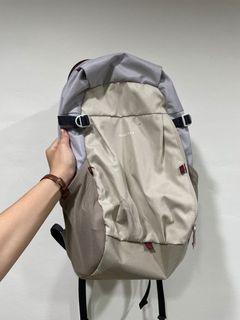 迪卡儂20L 登山健行休閒多隔層背包 QUECHUA 背包 後背包 登山包 露營包