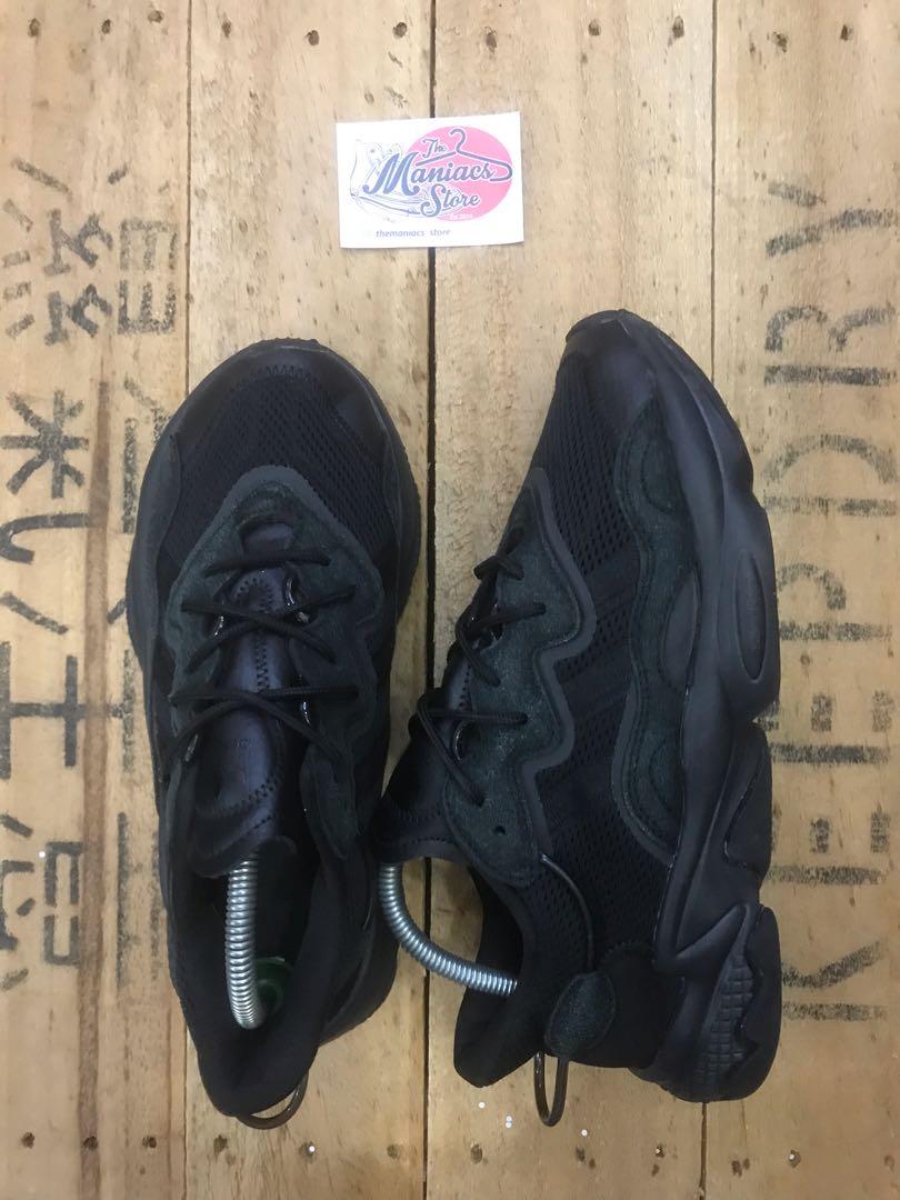Adidas hotsell blackout trainers