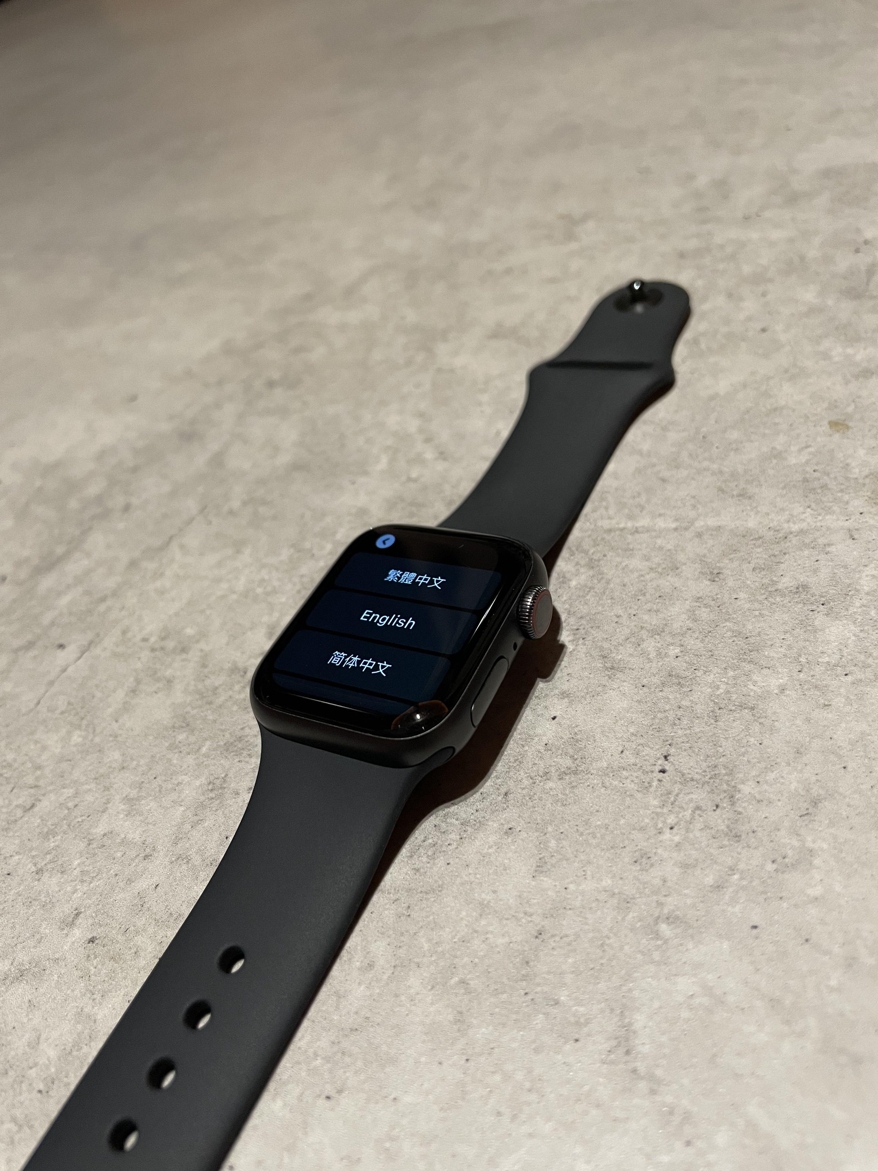 Space grey iwatch 4 deals
