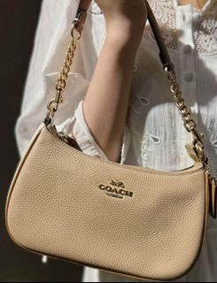 (Category: ) located in . Submitted by luxurycloset.shop (Listing ID 1174249899, Image 1). Description: .