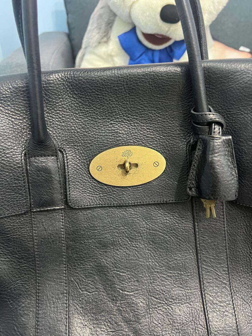Authentic preloved mulberry handbag (Category: Luxury Bags & Wallets) located in Las Pinas. Submitted by aprille26 (Listing ID 1174194155, Image 2). Description: Authentic preloved mulberry handbag Bought in Singapore Like new.