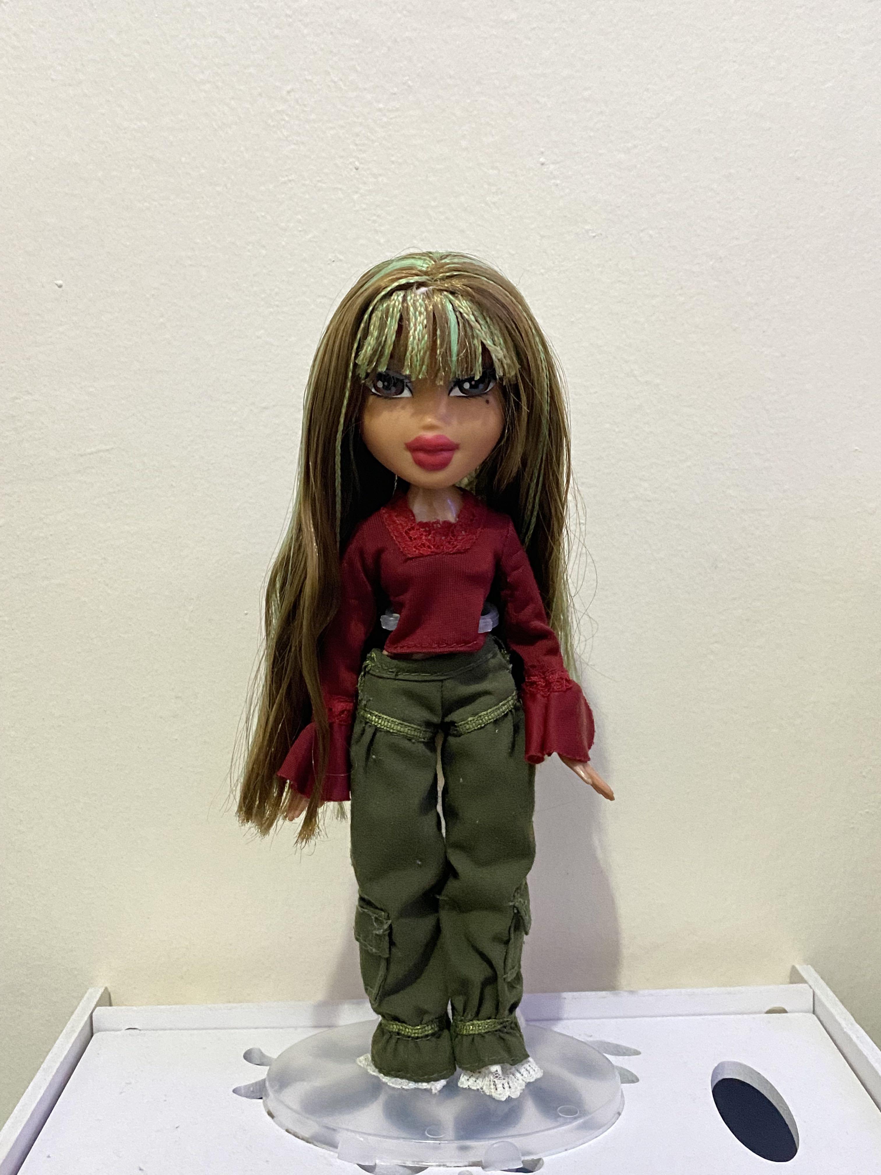 MGA Entertainment Bratz Fianna ? Doll Brown Hair Tokyo A Go Go