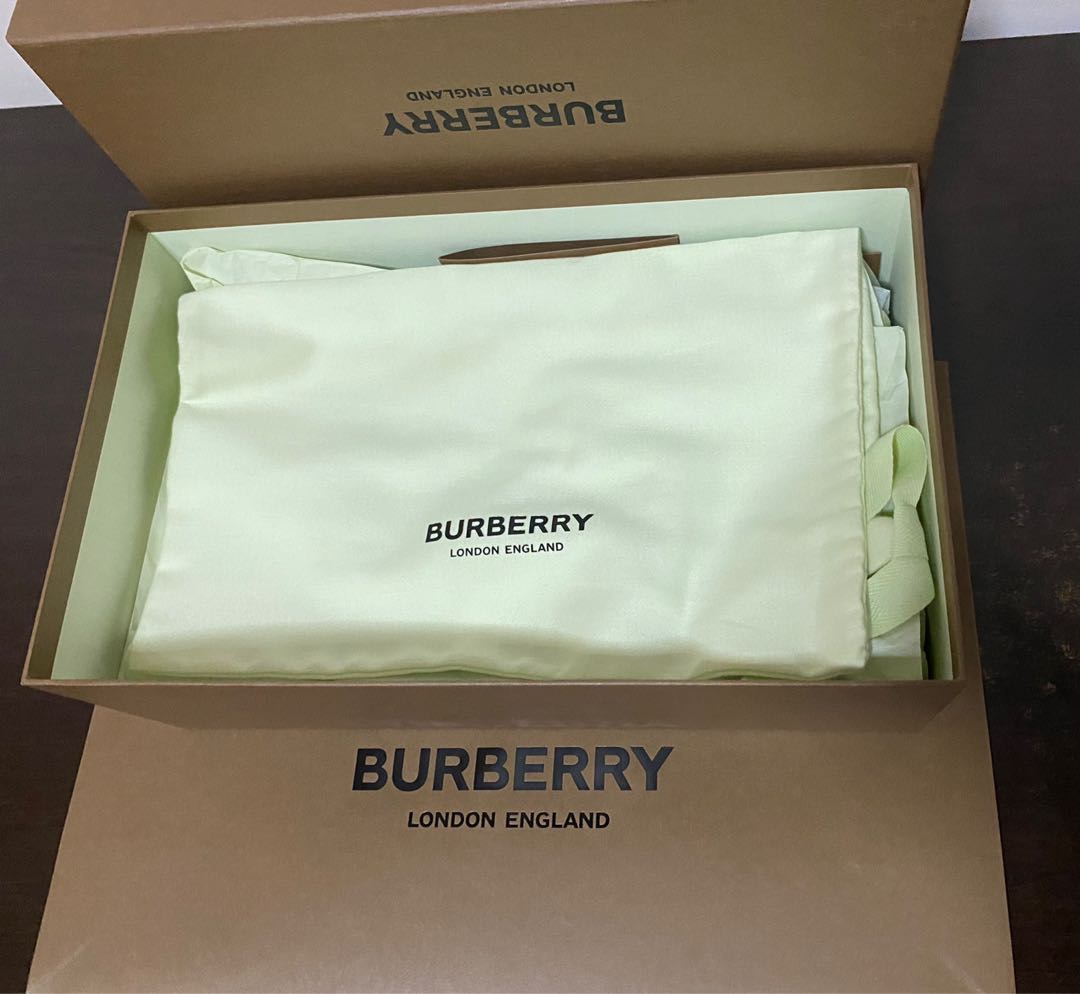 Burberry shoe box with dust bag and paper bag, Luxury, Sneakers ...