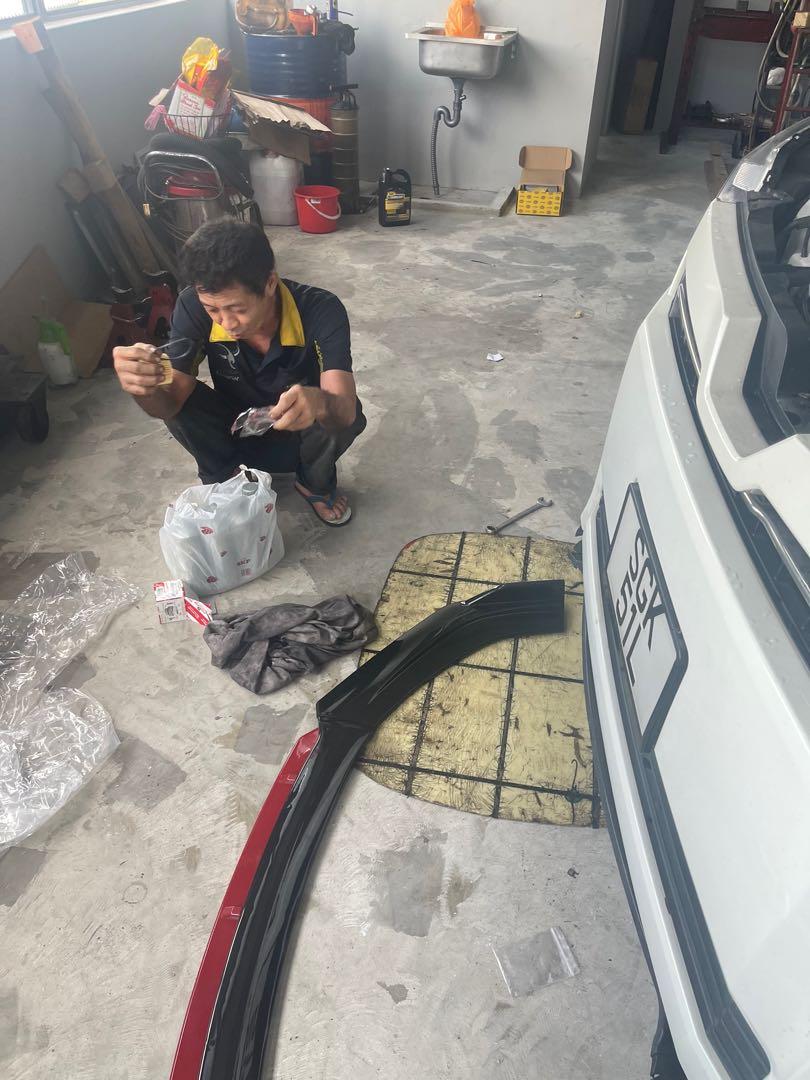 Car services (Category: Fluid & Filter Services) located in Singapore. Submitted by poolman51 (Listing ID 1174220708, Image 2). Description: Bring your own oil just pay $28 for the service… he is old uncle charge cheap Labour for just 3 meal ….