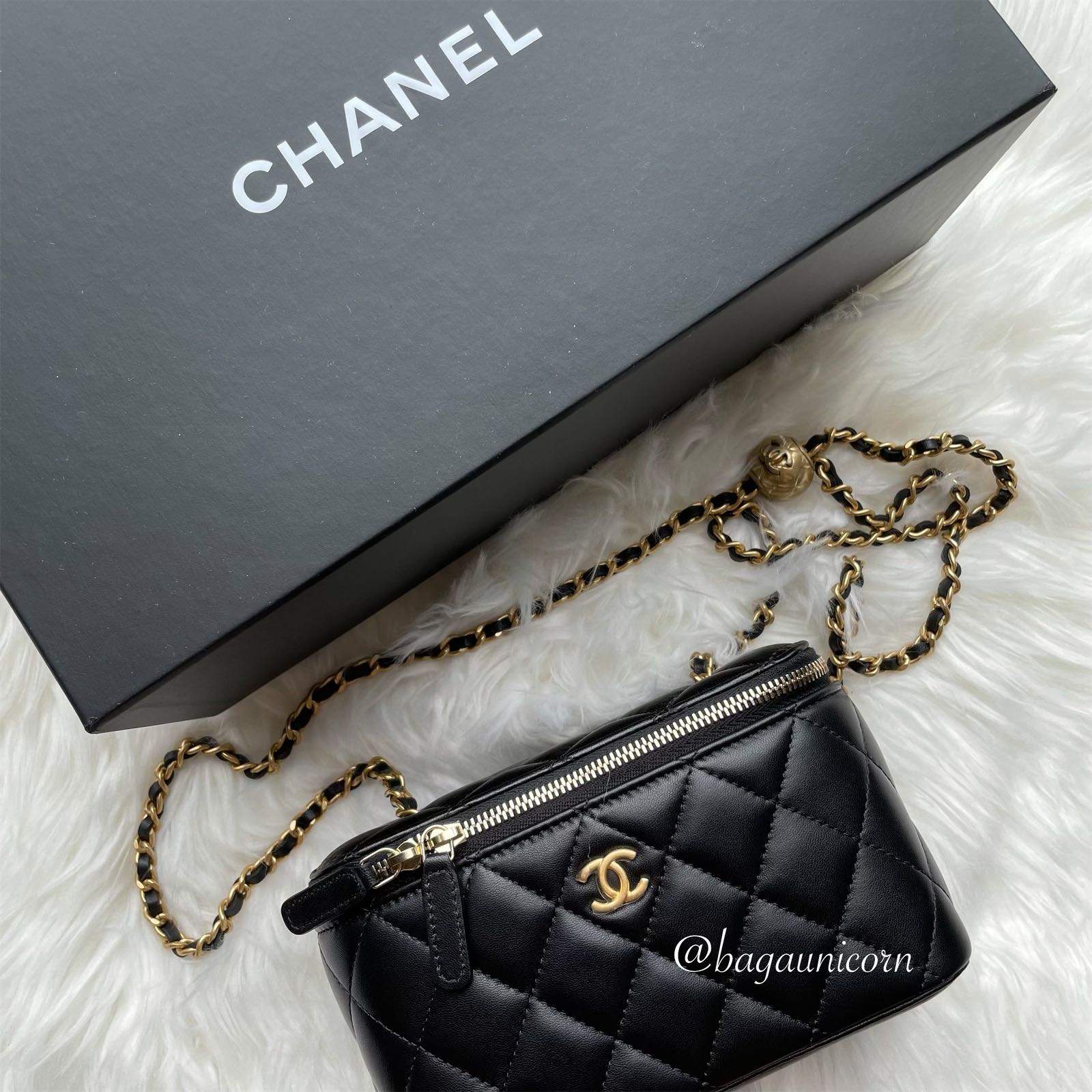 Chanel pearl crush vanity black, Women's Fashion, Bags & Wallets, Cross