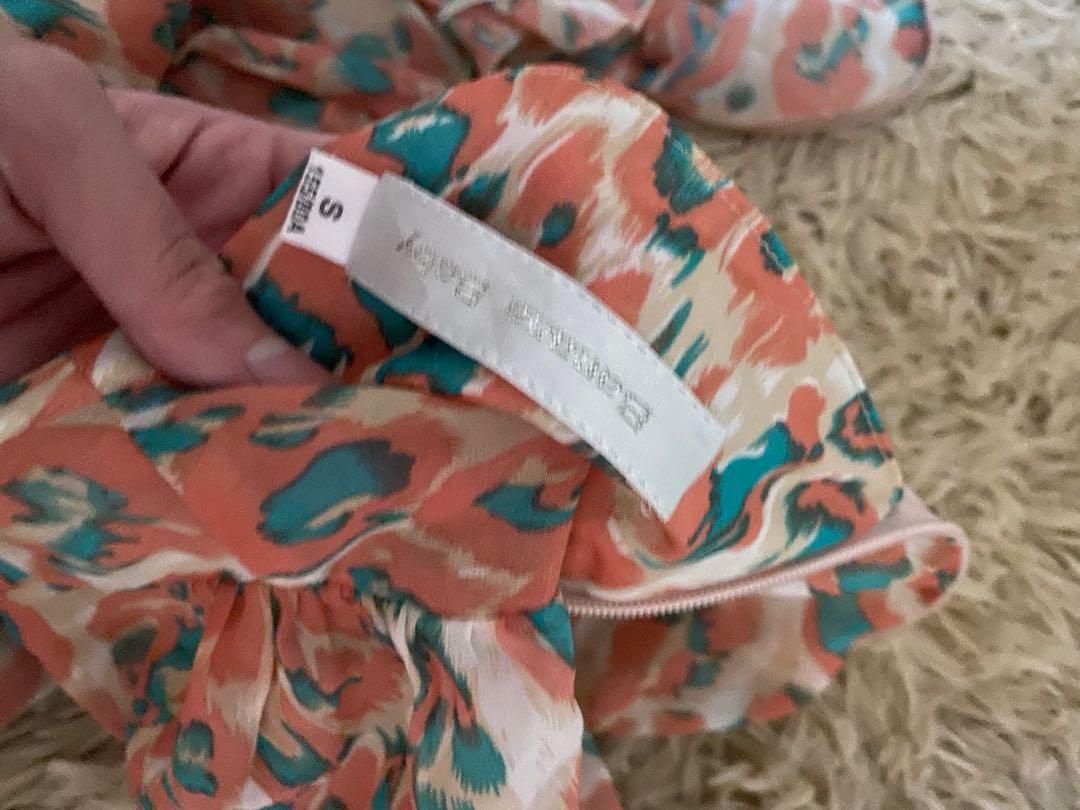 Cute Mini dress (Category: Dresses) located in Quezon City. Submitted by hoftroy (Listing ID 1174224437, Image 3). Description: Banana boat brand Xs-S .