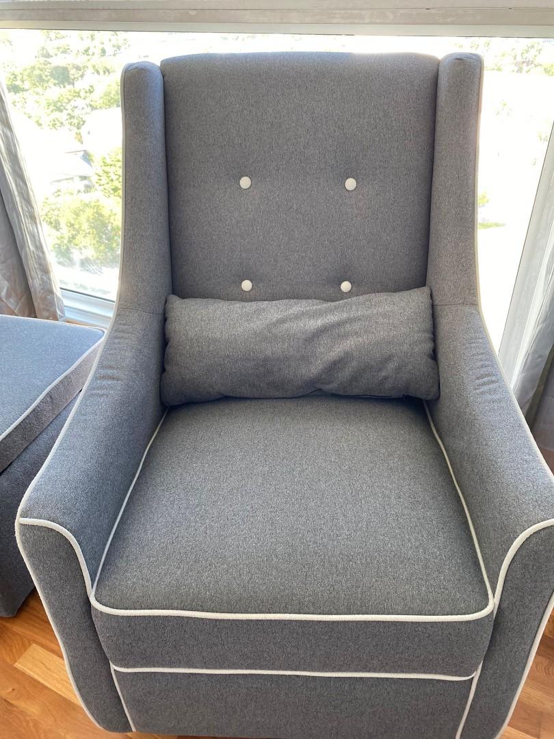 DaVinci Baby Owen Glider and Ottoman Nursing Chair (Dark Grey with Cream Piping), Babies & Kids