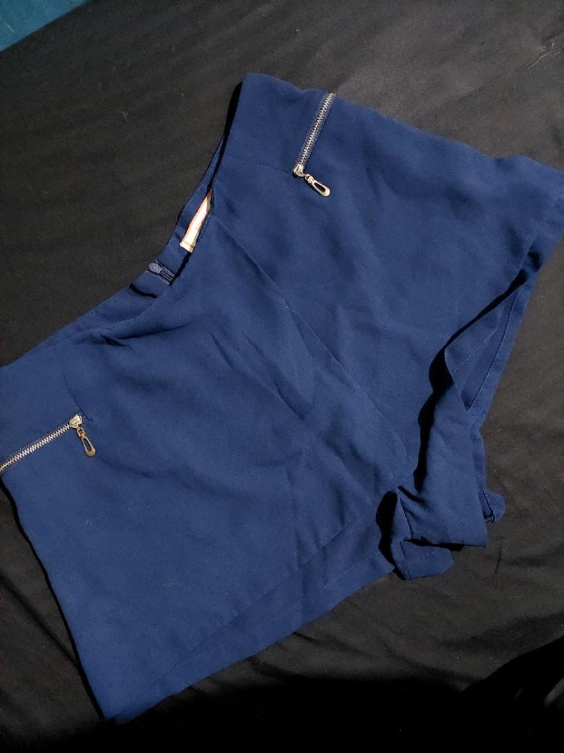 GTWFAB Skort (Category: Shorts) located in Mandaluyong City. Submitted by polaming (Listing ID 1174244976, Image 1). Description: Bought at SM Department Store at Php 600+ Size XL So ganda din nito 😌💖.