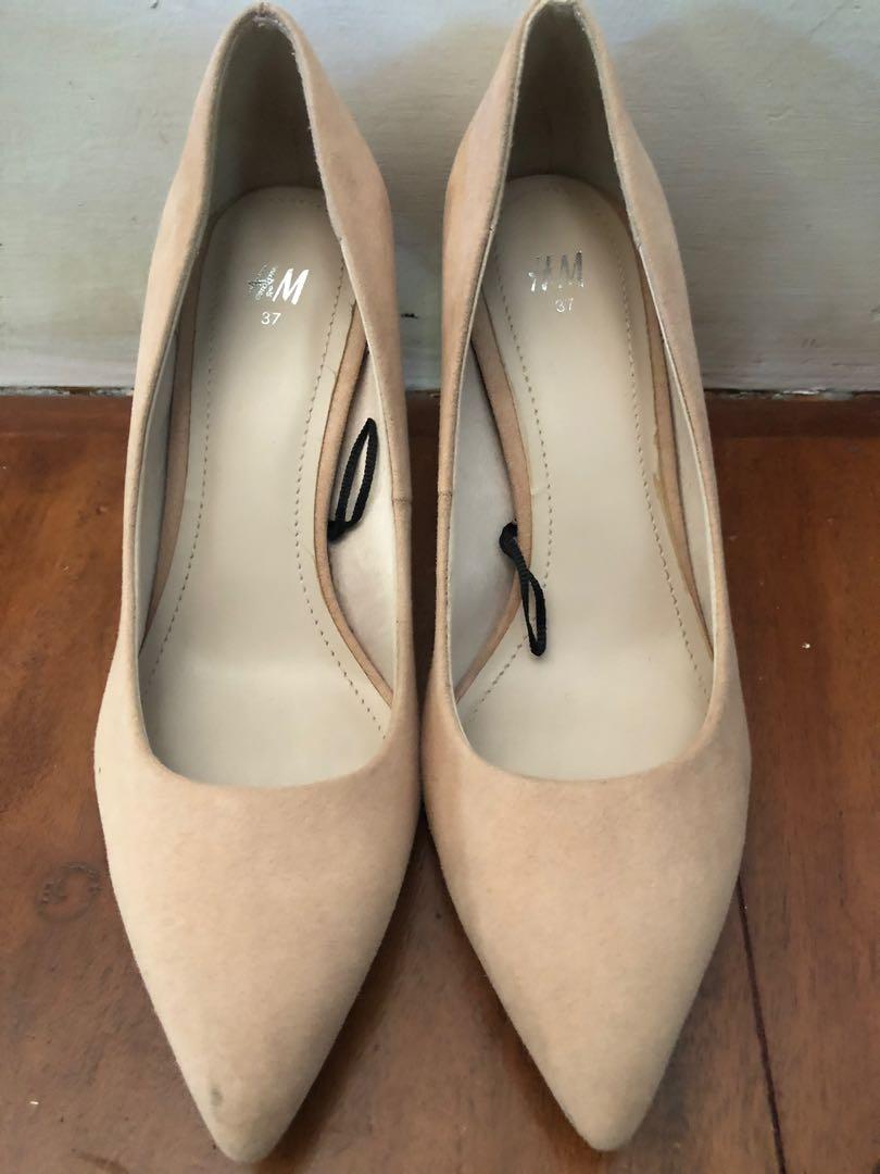 H&M Beige Heels size 7 (Category: Heels) located in Manila. Submitted by AMReg (Listing ID 1174122187, Image 2). Description: Used twice only.