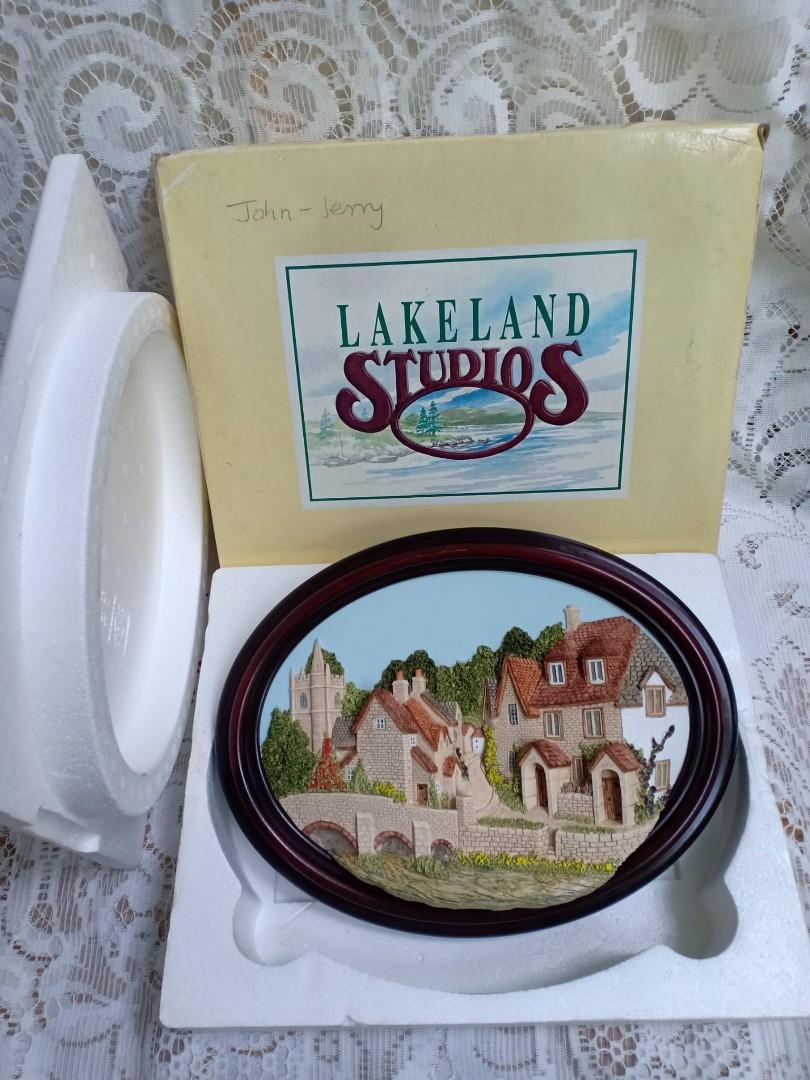 Lakeland Studio 3D Wall Plaque " Castle Combe", Hobbies & Toys